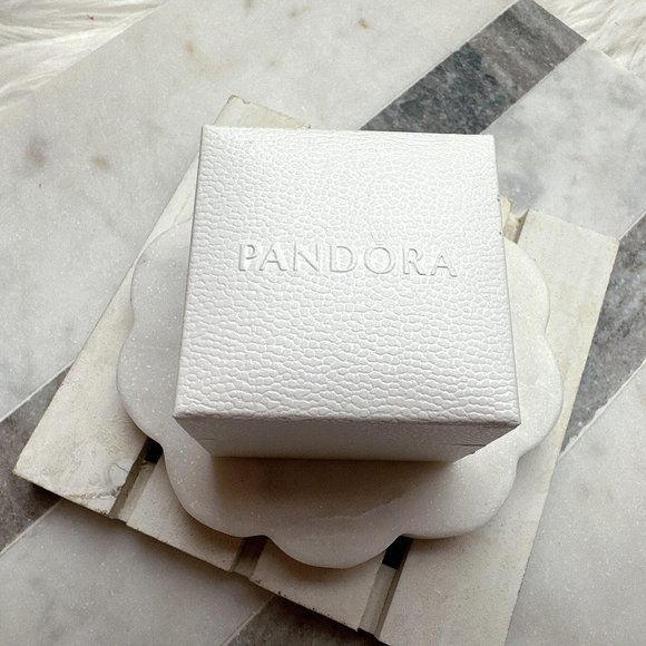 Pandora Sparkling Leaves Ring in Sterling Silver - Picture 2 of 4